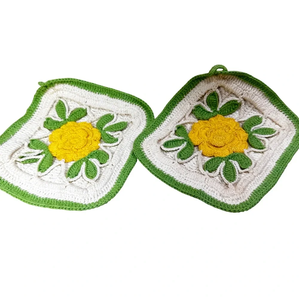 Vintage Handmade Crochet Potholder Set of 2 Yellow Rose Granny Square Green Trim
